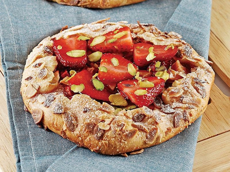 Çilekli Ve Elmalı Galette