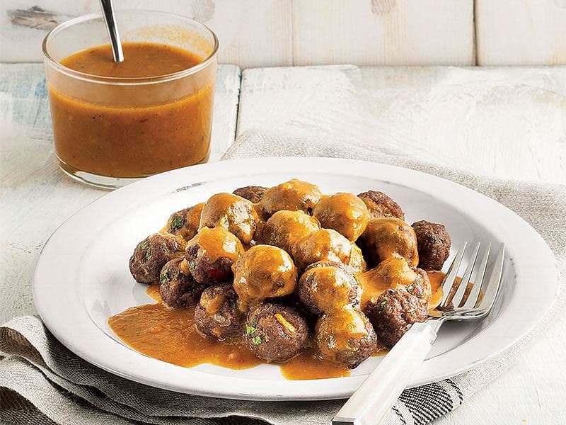 Domates Ve Fesleğen Soslu Köfte Topları