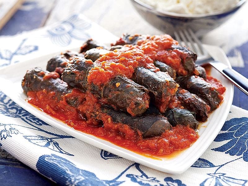 Domates Soslu Bulgurlu Pazı Sarması