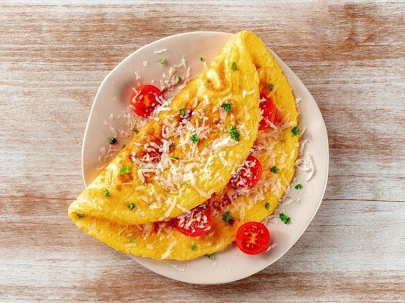 Domatesli Kaşarlı Omlet