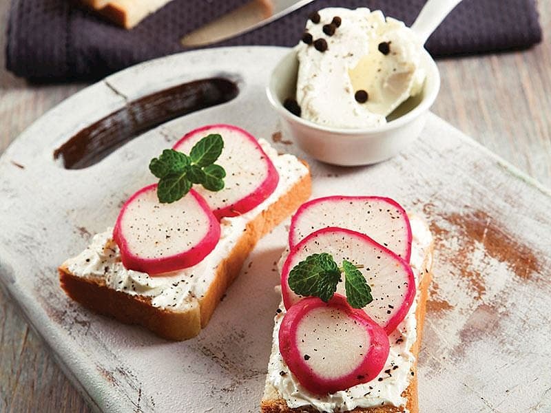 Ekmek Üstü Peynirli Turp
