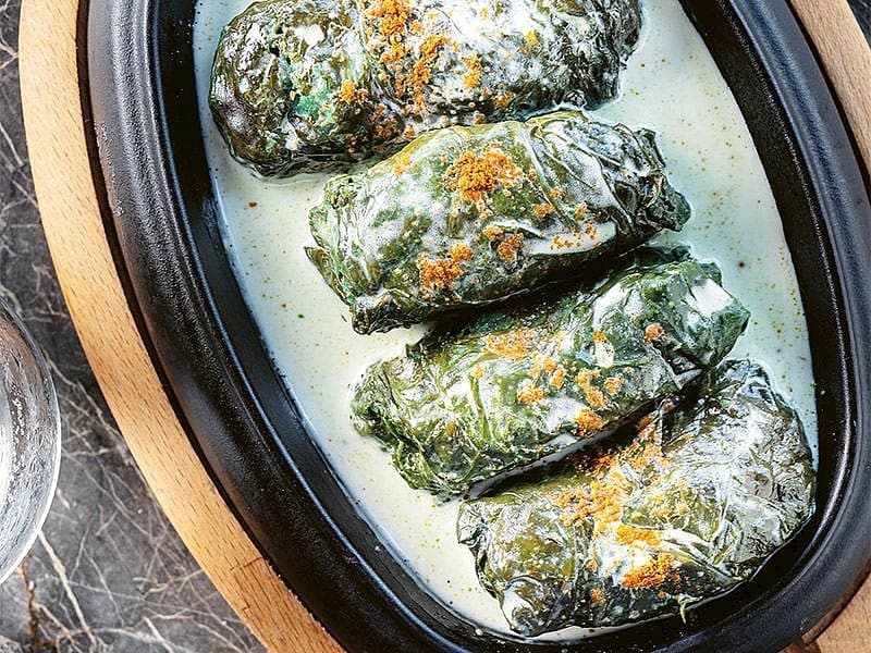 Ekşi Krema Soslu Etli Pazı Sarma