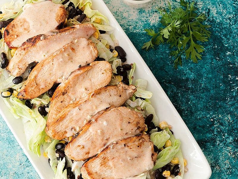 Ekşi Krema Soslu Tavuklu Salata