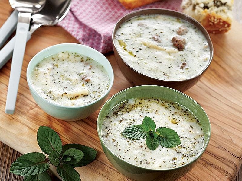 Erişteli Ve Köfteli Yoğurt Çorbası