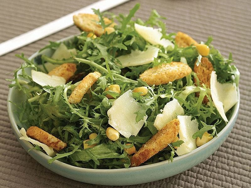 Eski Kaşar Peynirli Endivyen Salatası