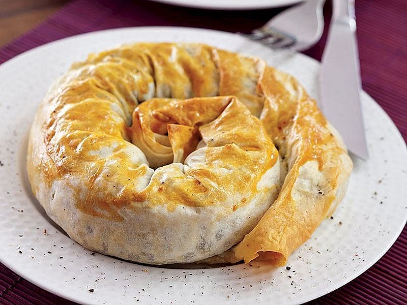 Etli Ve Mercimekli Dolama Börek