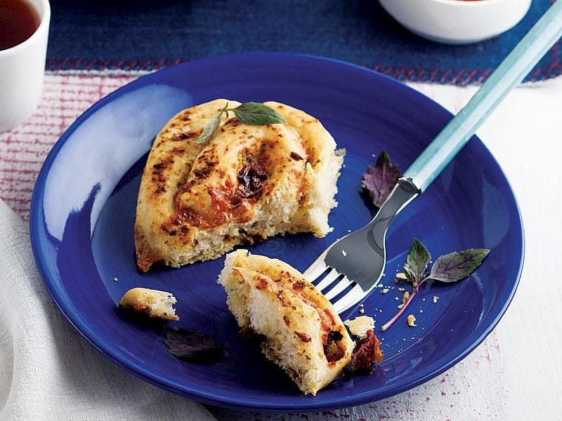 Fesleğenli Ve Mozarella Peynirli Mini Ekmekler