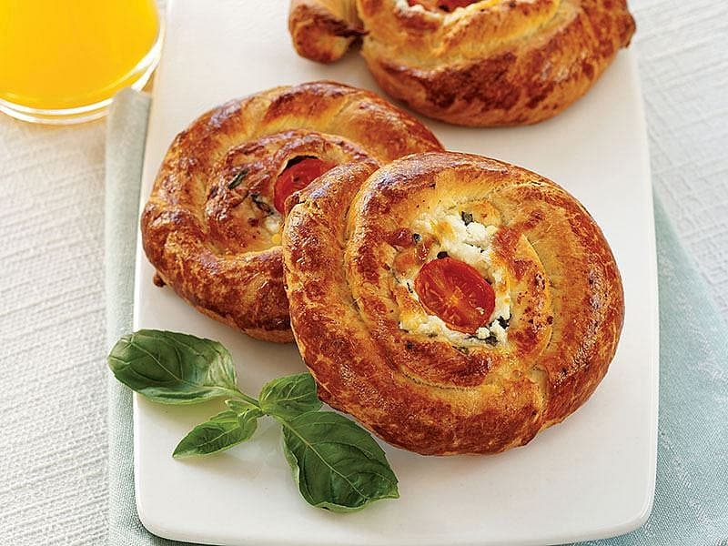 Fesleğenli Ve Peynirli Börek