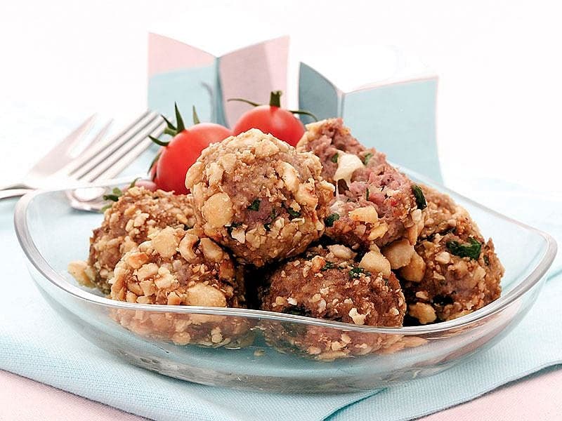 Fındıklı Ve Kaşar Peynirli Top Köfte