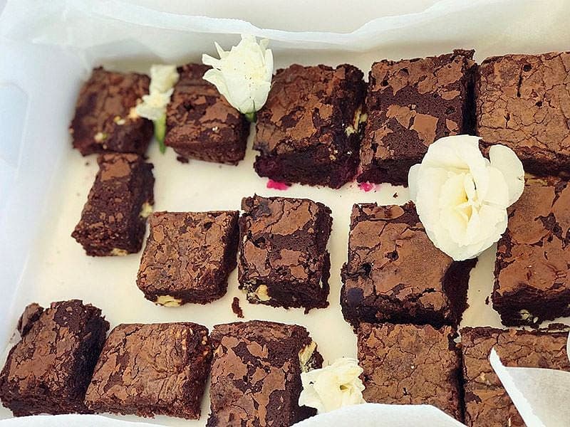 Fransız Usulü Dışı Çıtır İçi Yumuşacık Brownie