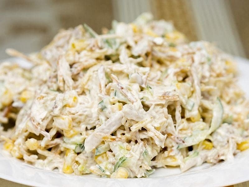 Garnitürlü Erişte Salatası