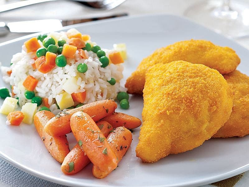 Garnitürlü Pilav Ve Bebek Havuç Sote Eşliğinde Chicken Kievski