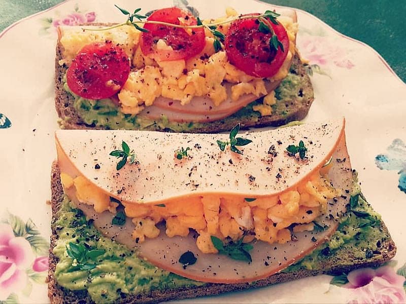 Hindi Fümeli Avokado Tost