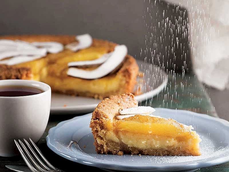 Hindistan Cevizi Kremalı Ve Ananaslı Tart