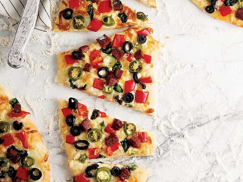 Ispanaklı Ve Sucuklu Pizza