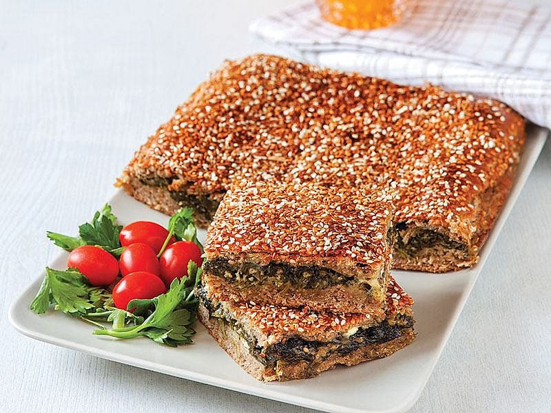 Ispanaklı Ve İki Peynirli Tepsi Poğaçası