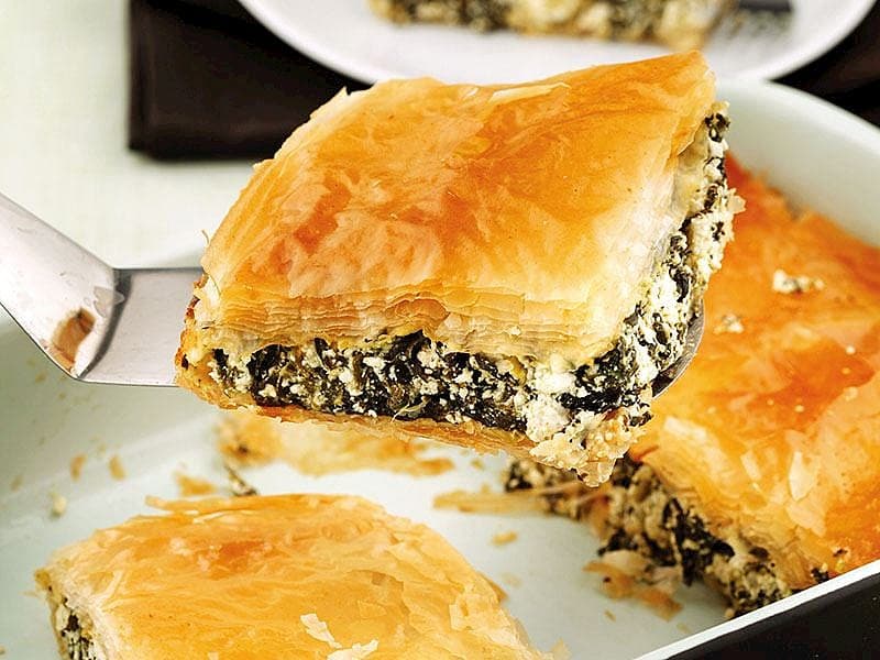 Ispanaklı Ve Lor Peynirli Börek