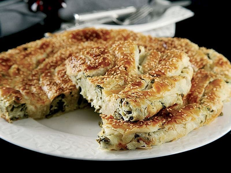 Ispanaklı Ve Peynirli Rulo Börek
