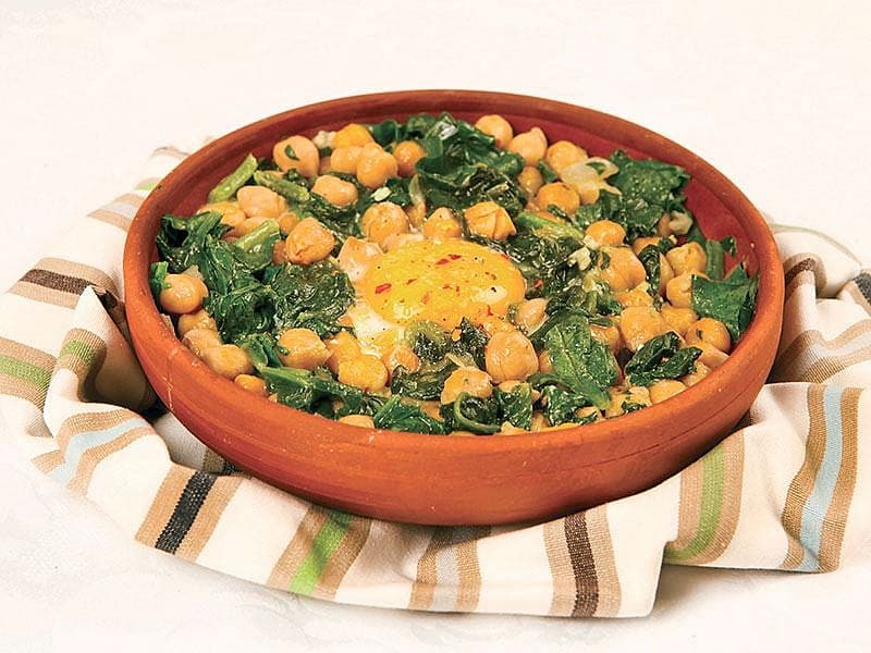 Ispanaklı Ve Yumurtalı Nohut