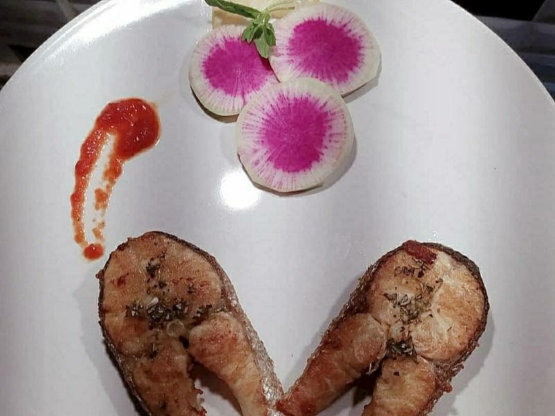 Izgara Tavada Limonlu Ve Mandalina Soslu Somon Balığı