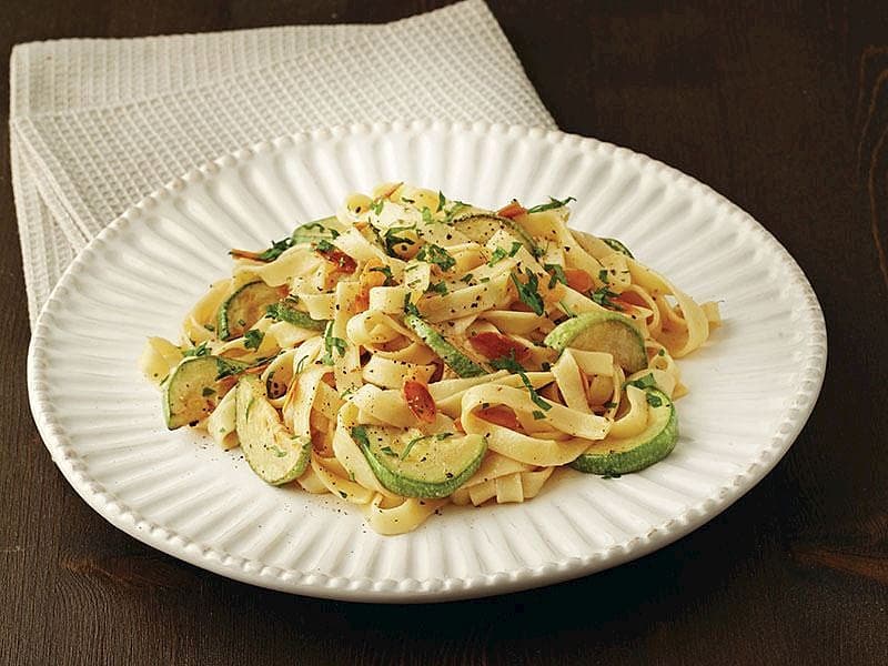 Kabaklı Ve Bademli Tagliatelle
