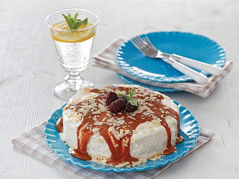 Karamel Soslu Dondurma Pastası