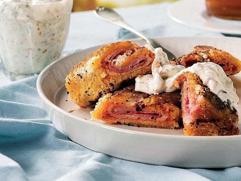 Kaşar Peynirli Ve Salamlı Ekmek Ruloları
