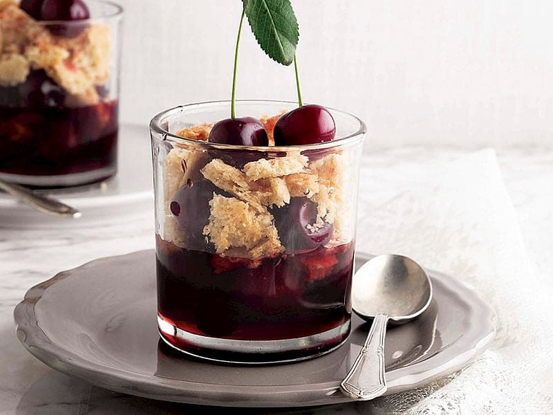 Kavanozda Vişneli Crumble