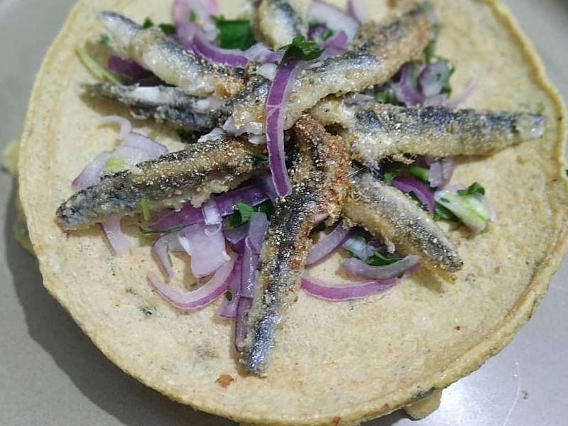 Kaygana Yanında Hamsi Tava