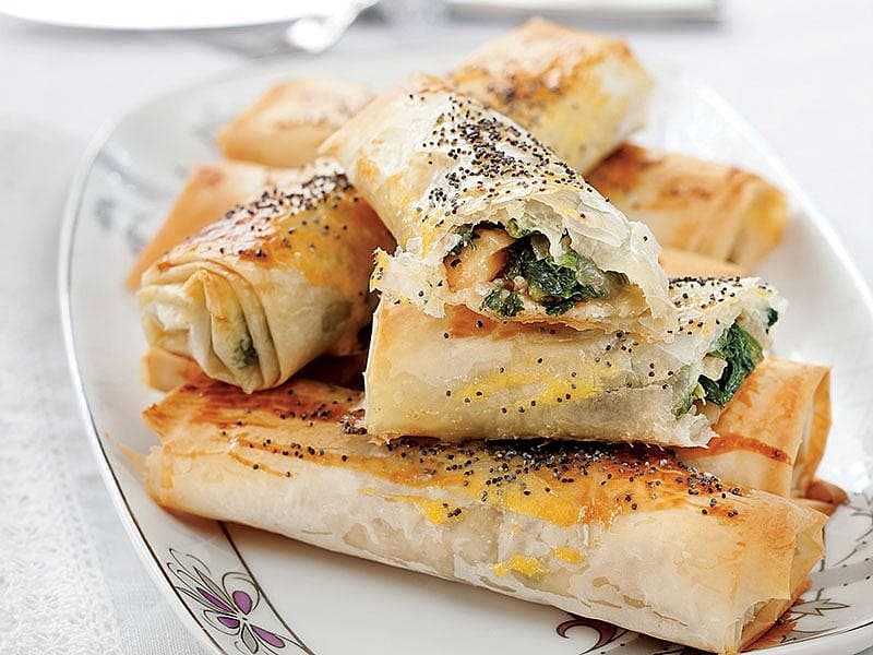 Kaymaklı Ve Ispanaklı Börek
