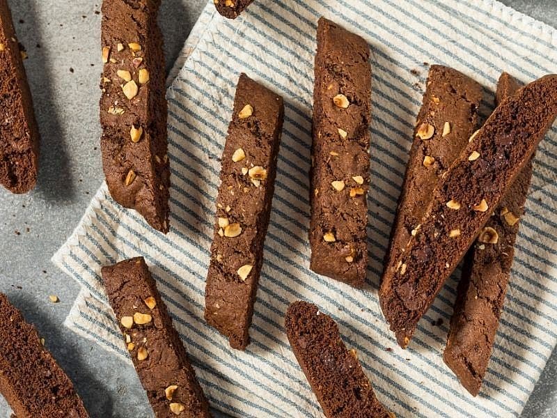 Keçiboynuzu Unlu Biscotti