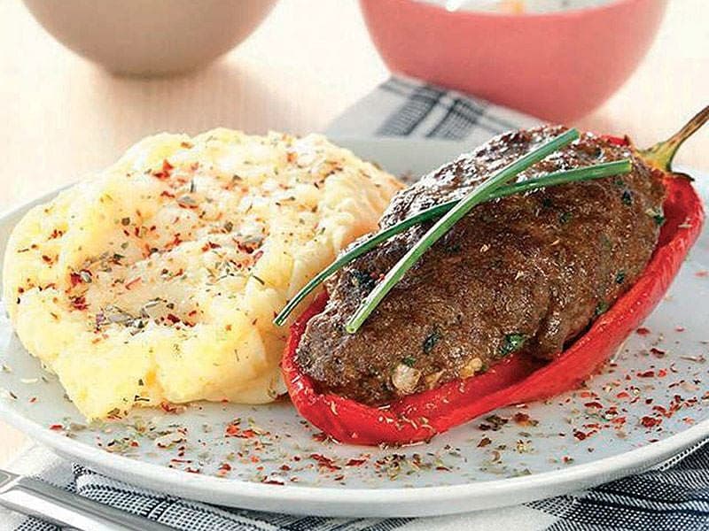 Kırmızı Biber İçinde Köfte