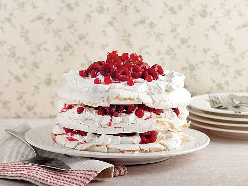 Kırmızı Meyveli Pavlova