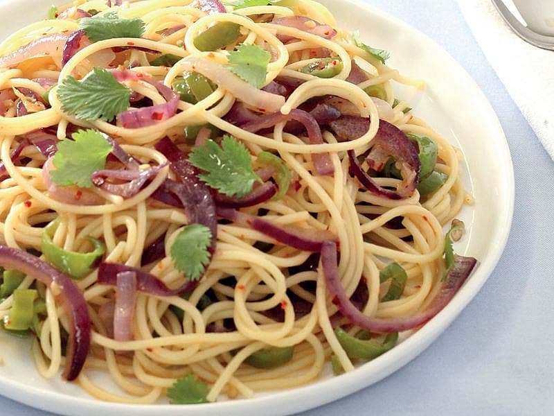 Kırmızı Soğanlı Ve Biber Çekirdekli Spagetti