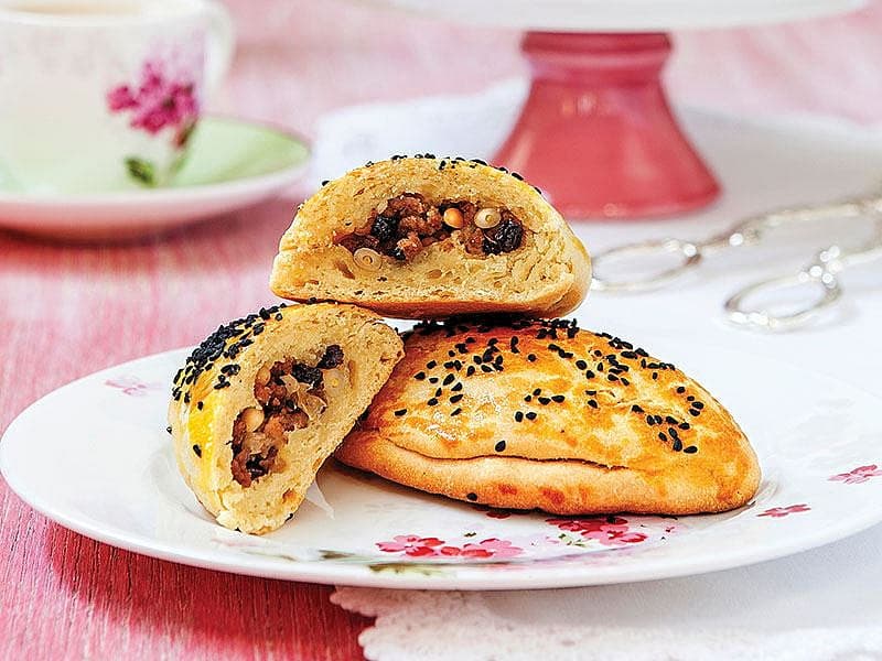 Kıymalı Ve Çam Fıstıklı Poğaça