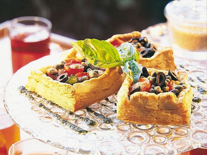 Kızarmış Domates Ve Kabaklı Küçük Tartlar