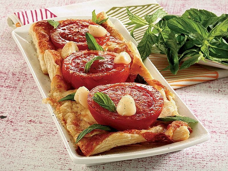 Kızarmış Domatesli Ve Sarımsaklı Tart