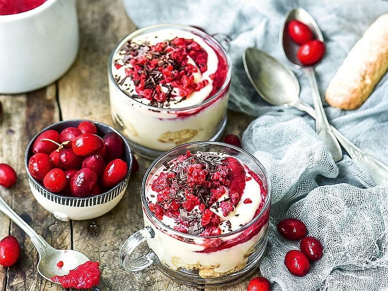 Kızılcık Marmelatlı Sahte Tiramisu (Veya Mascarponelu Muhallebi)