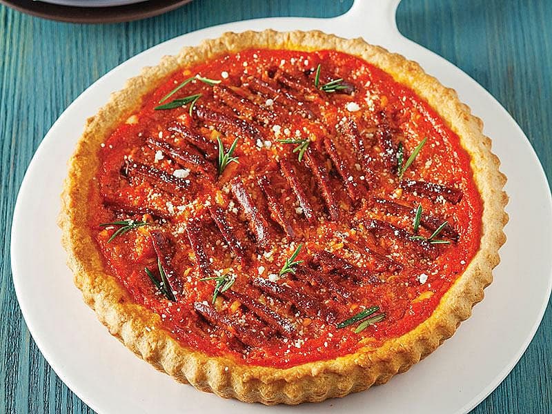 Közlenmiş Kırmızı Biber Dolgulu Sucuklu Tart