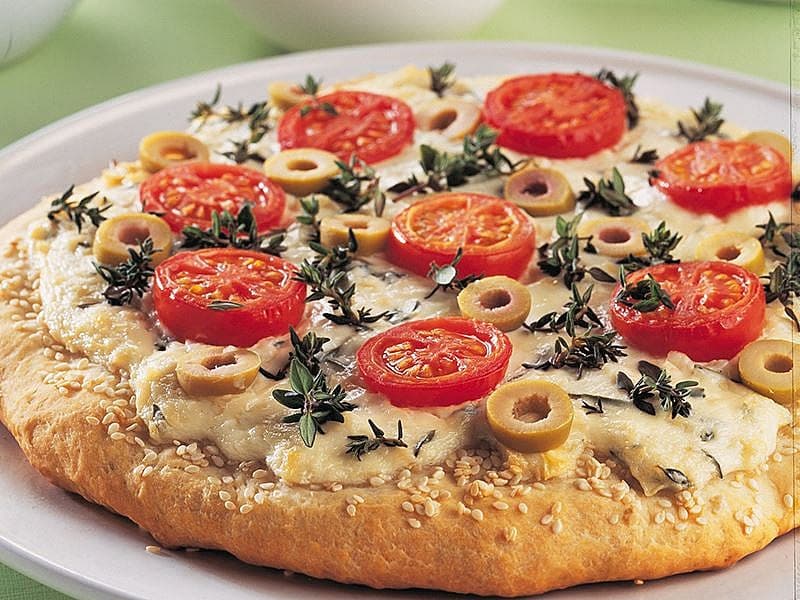 Kremalı Ve Domatesli Pizza