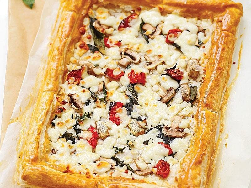 Kuru Domatesli Ve Mantarlı Pratik Börek