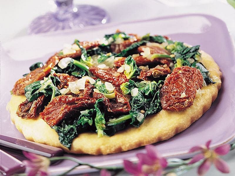 Kurutulmuş Domatesli Ve Ispanaklı Pide