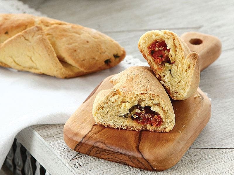 Kurutulmuş Domatesli Ve Mısır Unlu Çörek