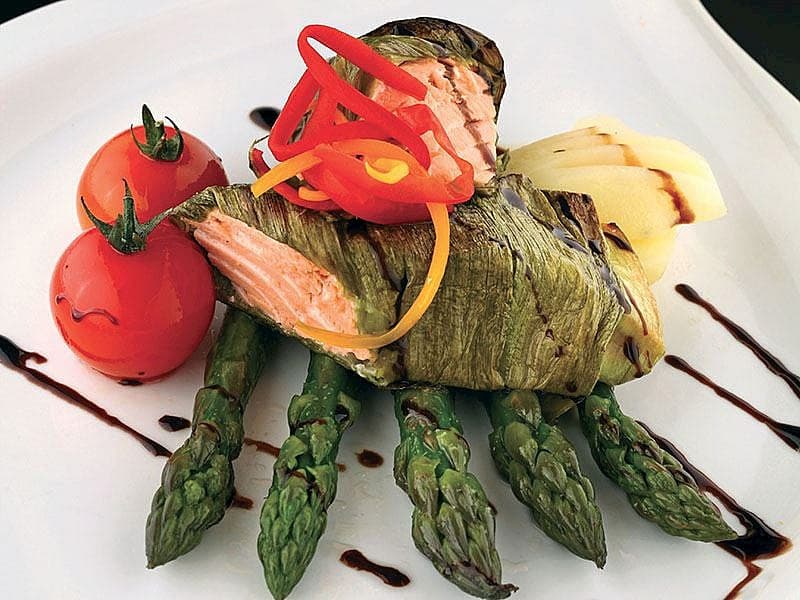 Kuşkonmaz Üzerinde Graten Halibut Balığı