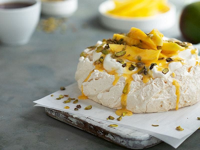 Limon Kremalı Ve Mangolu Pavlova