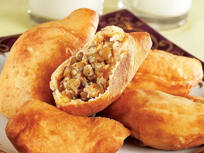 Mercimekli Ve Tulum Peynirli Börek