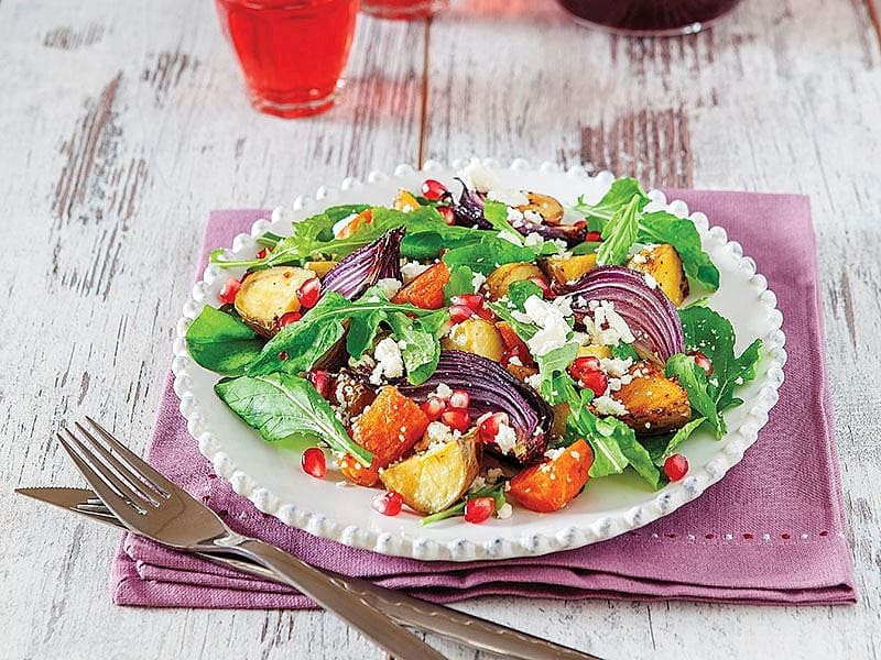 Nar Taneli Ve Kırmızı Soğanlı Roka Salatası