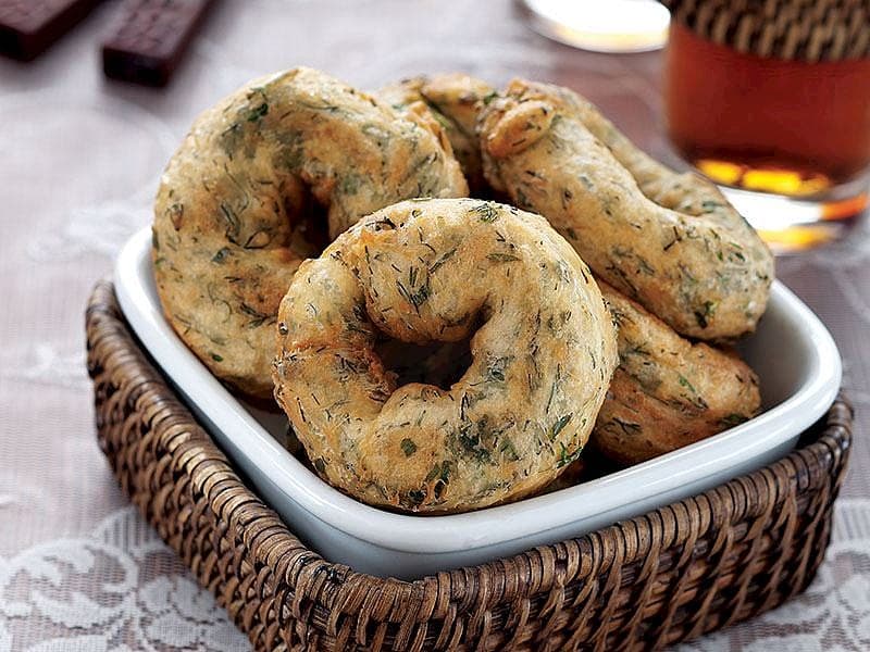 Otlu Ekmek Hamuru Kızartması