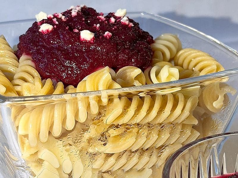Pancar Sapından Pesto Sos