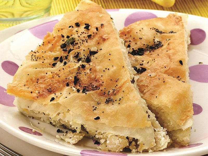 Patatesli Ve Peynirli Su Böreği